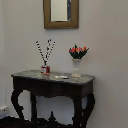 Sulla Via Del Teatro Apartament *