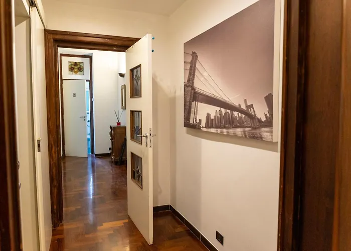 Sulla Via Del Teatro