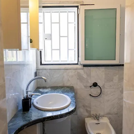 Sulla Via Del Teatro Apartment